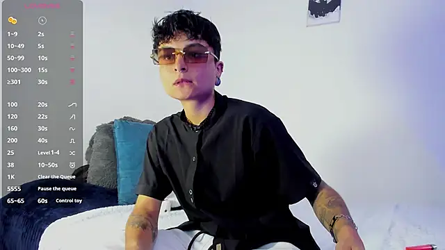 ZuryRamirez  online show from 12/28/24, 05:57