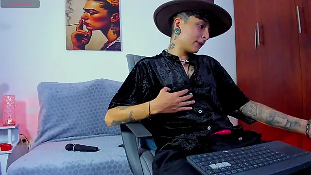 ZuryRamirez  online show from 01/15/25, 06:40