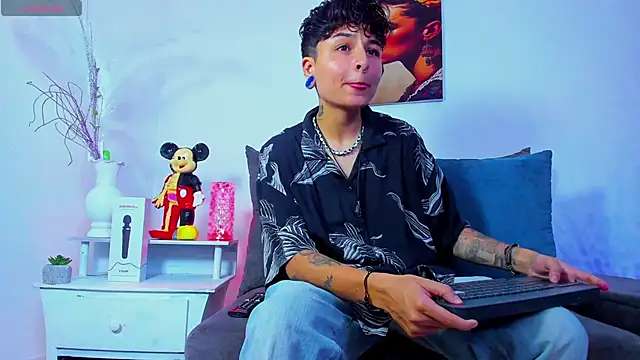 ZuryRamirez  online show from 01/18/25, 06:10