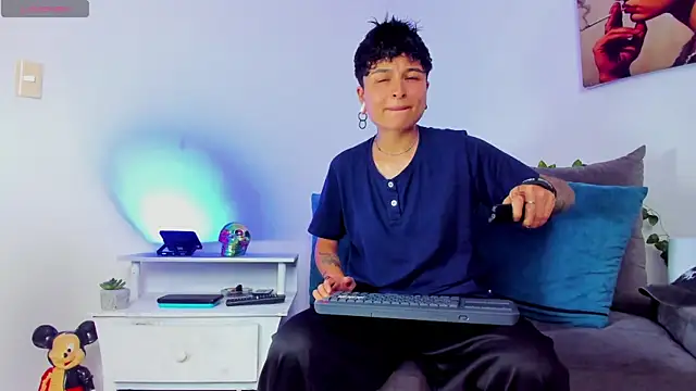 ZuryRamirez  online show from 02/06/25, 07:29