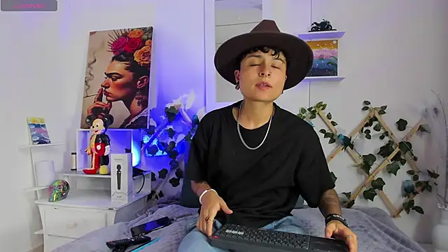 ZuryRamirez  online show from 02/23/25, 06:12