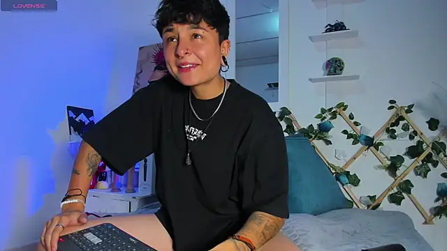 ZuryRamirez  online show from 02/26/25, 11:59