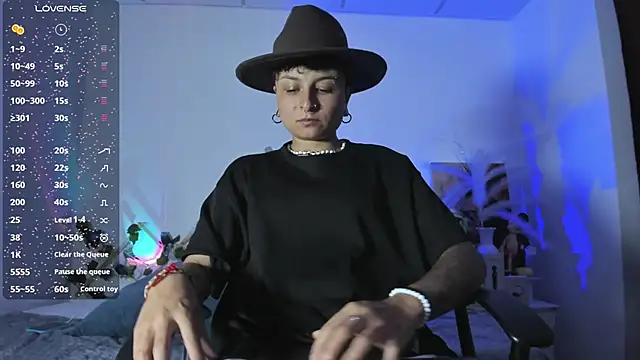 ZuryRamirez  online show from 03/18/25, 08:04