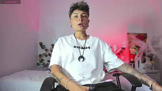 ZuryRamirez  online show from 03/20/25, 08:08