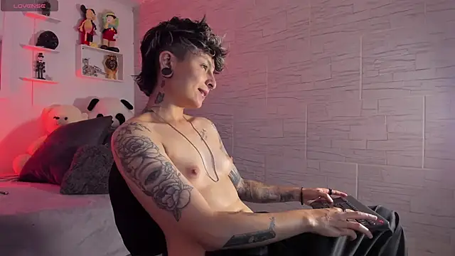 ZuryRamirez  online show from 10/16/25, 07:15