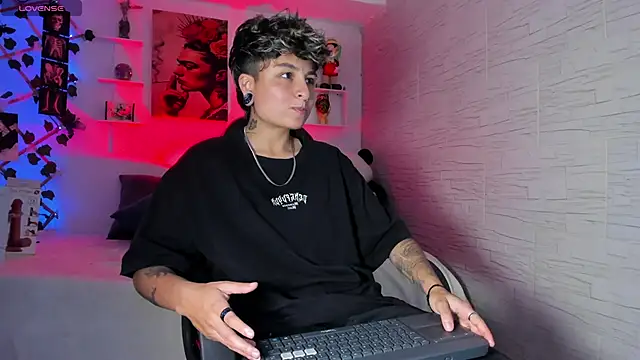 ZuryRamirez  online show from 11/01/25, 08:22