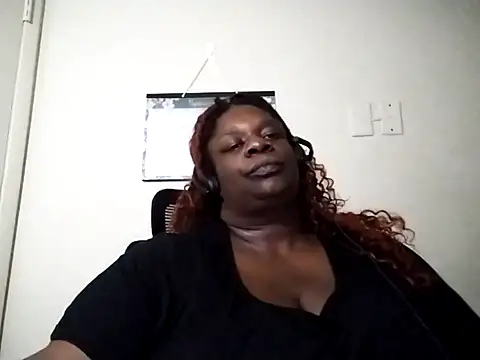 Snapshot of whitwhit86 chatting on 09/27/25, 02:16 whitwhit86 online show from 09/27/25, 02:16