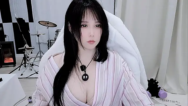 Snapshot of Vaness-a chatting on 04/14/26, 05:52 Vaness-a online show from 04/14/26, 05:52