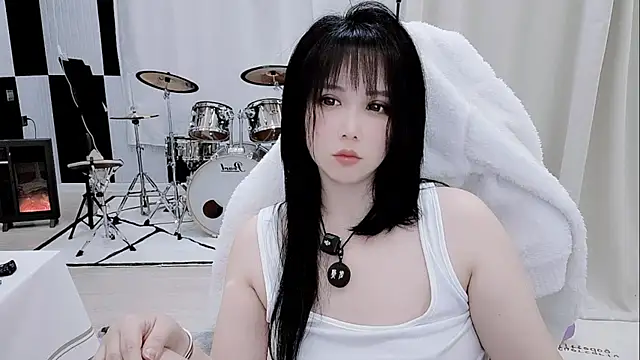 Snapshot of Vaness-a chatting on 04/15/26, 09:04 Vaness-a online show from 04/15/26, 09:04