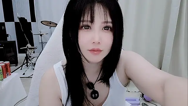 Snapshot of Vaness-a chatting on 04/17/26, 04:32 Vaness-a online show from 04/17/26, 04:32