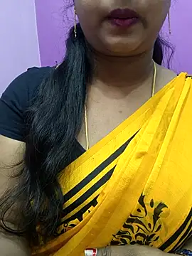 Snapshot of Vaishali90 chatting on 03/11/25, 04:43 Vaishali90 online show from 03/11/25, 04:43