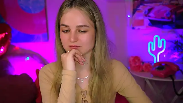 DeboraLarson online show from 03/11/25, 10:18