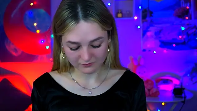 DeboraLarson online show from 10/17/25, 04:15