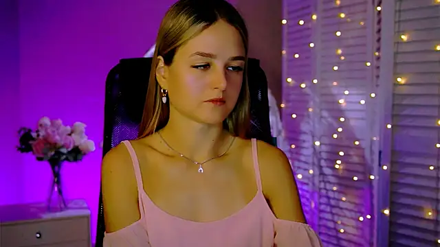 DeboraLarson online show from 11/18/25, 03:34