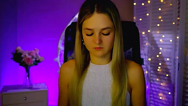 DeboraLarson online show from 11/29/25, 03:31