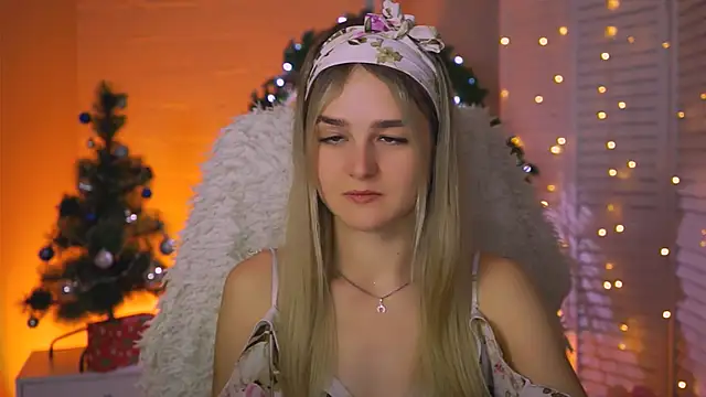 DeboraLarson online show from 12/19/25, 03:35