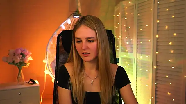 Snapshot of DeboraLarson chatting on 03/08/26, 04:49 DeboraLarson online show from 03/08/26, 04:49