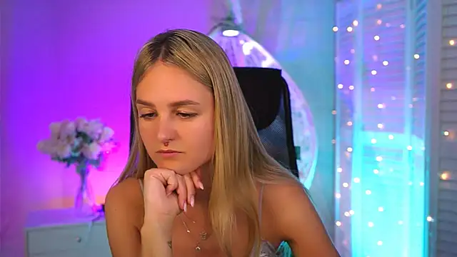 Snapshot of DeboraLarson chatting on 03/27/26, 03:12 DeboraLarson online show from 03/27/26, 03:12