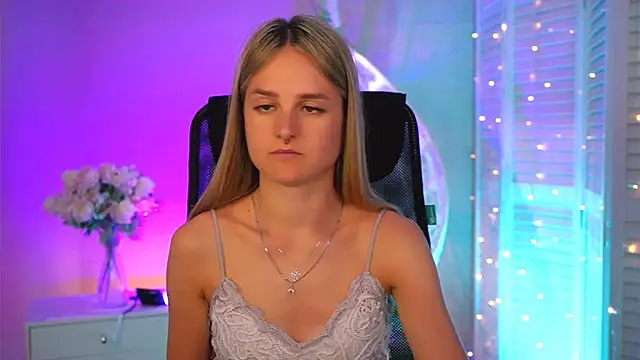 Snapshot of DeboraLarson chatting on 03/27/26, 08:26 DeboraLarson online show from 03/27/26, 08:26