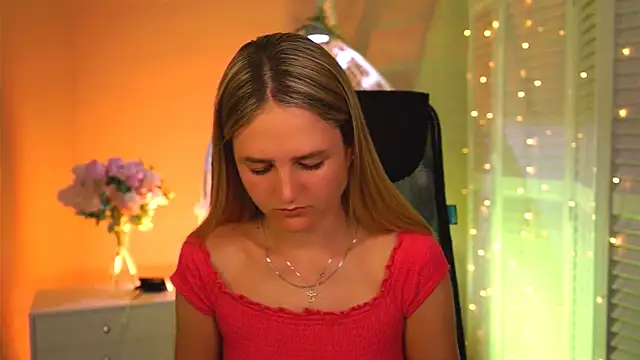 Snapshot of DeboraLarson chatting on 03/29/26, 03:06 DeboraLarson online show from 03/29/26, 03:06