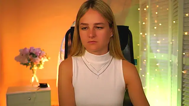 Snapshot of DeboraLarson chatting on 04/01/26, 03:07 DeboraLarson online show from 04/01/26, 03:07