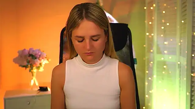 Snapshot of DeboraLarson chatting on 04/02/26, 03:04 DeboraLarson online show from 04/02/26, 03:04