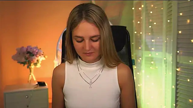 Snapshot of DeboraLarson chatting on 04/06/26, 03:15 DeboraLarson online show from 04/06/26, 03:15