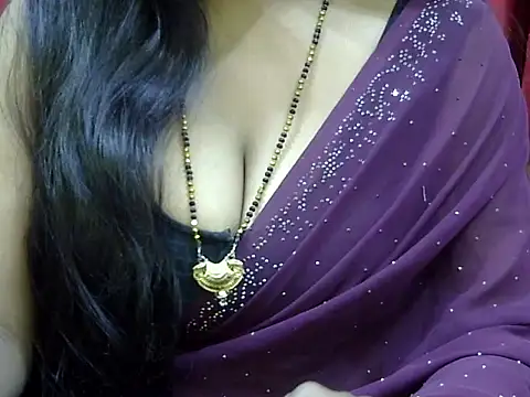 Snapshot of HOT-SEEMAA chatting on 11/23/25, 07:13 HOT-SEEMAA online show from 11/23/25, 07:13