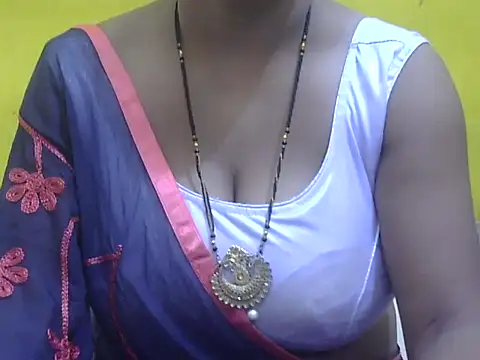 Snapshot of HOT-SEEMAA chatting on 05/16/26, 05:34 HOT-SEEMAA online show from 05/16/26, 05:34