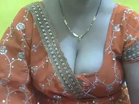 Snapshot of HOT-SEEMAA chatting on 05/24/26, 04:17 HOT-SEEMAA online show from 05/24/26, 04:17