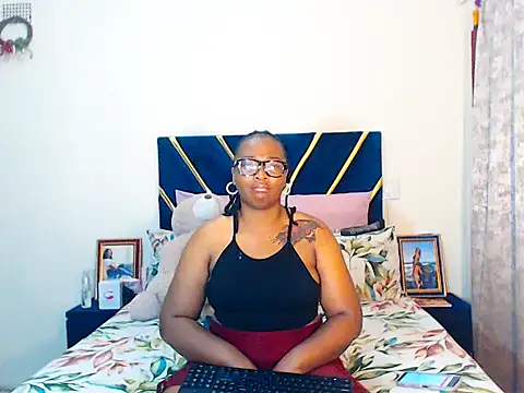 Snapshot of veronica1xxx chatting on 02/25/26, 12:42 veronica1xxx online show from 02/25/26, 12:42