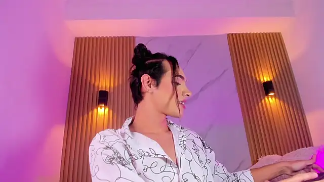 Snapshot of miss_Ari chatting on 03/18/25, 11:42 miss Ari online show from 03/18/25, 11:42