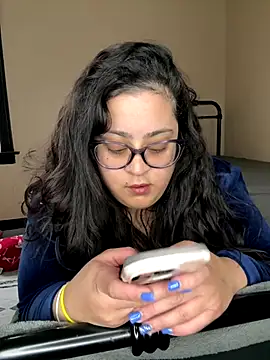 Snapshot of tillymarie34 chatting on 11/18/25, 06:01 tillymarie34 online show from 11/18/25, 06:01