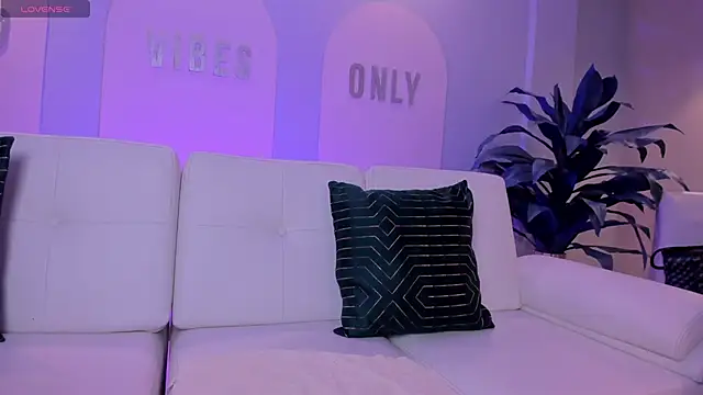 Snapshot of StacyWoods chatting on 04/07/26, 11:43 StacyWoods online show from 04/07/26, 11:43