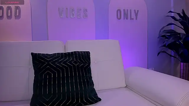 Snapshot of StacyWoods chatting on 04/09/26, 12:10 StacyWoods online show from 04/09/26, 12:10