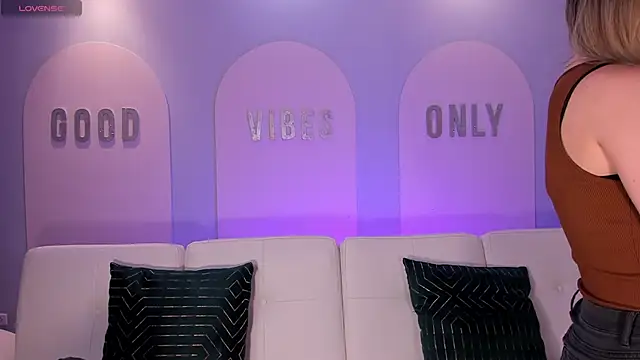 Snapshot of StacyWoods chatting on 04/14/26, 11:05 StacyWoods online show from 04/14/26, 11:05