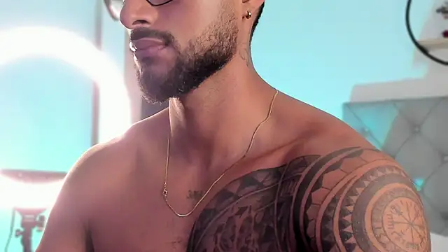 LiamGarcia1 online show from 01/10/25, 03:48