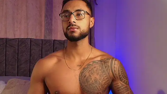 LiamGarcia1 online show from 02/12/25, 04:55