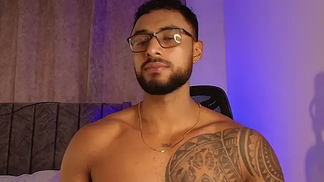 LiamGarcia1 online show from 02/18/25, 08:47