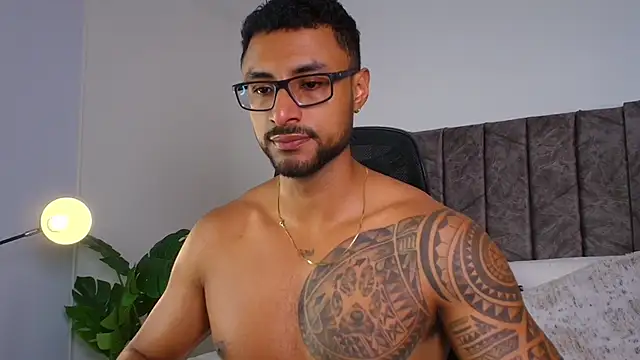 LiamGarcia1 online show from 10/08/25, 02:14