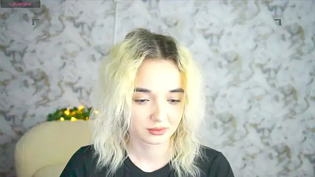 Snapshot of Ashley_S chatting on 04/20/26, 10:11 Ashley S online show from 04/20/26, 10:11