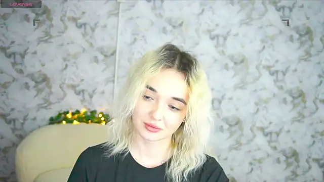 Snapshot of Ashley_S chatting on 04/21/26, 01:42 Ashley S online show from 04/21/26, 01:42