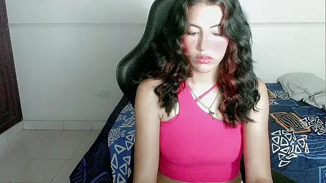 Snapshot of dayanita_hot_ chatting on 02/06/25, 01:43 dayanita hot online show from 02/06/25, 01:43