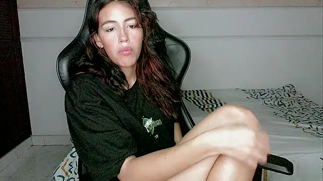 Snapshot of dayanita_hot_ chatting on 02/14/25, 01:08 dayanita hot online show from 02/14/25, 01:08