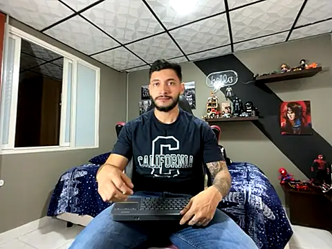 Snapshot of marcel_crawford96 chatting on 10/12/25, 01:32 marcel crawford96 online show from 10/12/25, 01:32