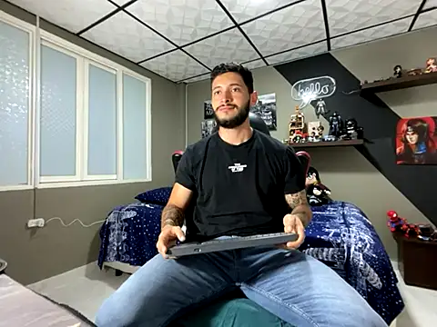 Snapshot of marcel_crawford96 chatting on 11/16/25, 01:17 marcel crawford96 online show from 11/16/25, 01:17