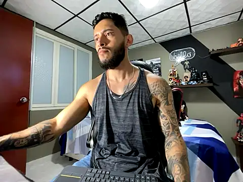 Snapshot of marcel_crawford96 chatting on 11/30/25, 01:15 marcel crawford96 online show from 11/30/25, 01:15