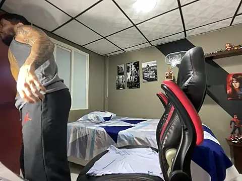 Snapshot of marcel_crawford96 chatting on 12/15/25, 11:25 marcel crawford96 online show from 12/15/25, 11:25