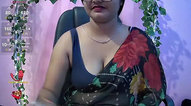 Snapshot of Pari-new chatting on 02/15/25, 04:47 Pari-new online show from 02/15/25, 04:47