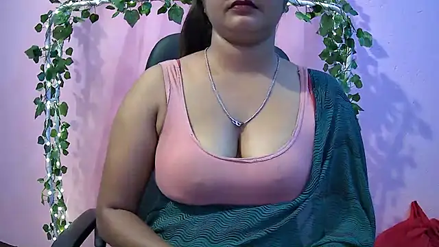 Snapshot of Pari-new chatting on 03/05/25, 04:24 Pari-new online show from 03/05/25, 04:24